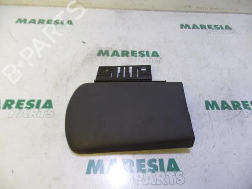 Used Armrest / Center console PEUGEOT 3008 I MPV (0U_) 1.6 VTi (120 hp) 31427839