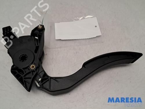 Pedal RENAULT CAPTUR I (J5_, H5_) 0.9 TCe 90 (90 hp) 31500417