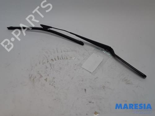 Used Front windshield wiper arm RENAULT TWINGO III (BCM_, BCA_) 1.0 SCe 70 (71 hp) 31440397