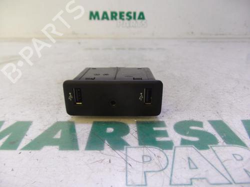 Used Control unit RENAULT MEGANE IV Hatchback (B9A/M/N_) 1.5 dCi 110 (B9A3) (110 hp) 31465149