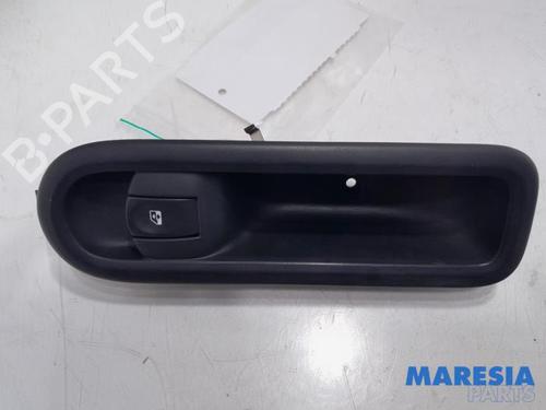 Comutador RENAULT TWINGO II (CN0_) 1.2 (CN0D) (58 hp) 31499646