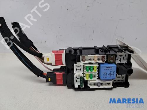 Used Fuse box PEUGEOT 308 II (LB_, LP_, LW_, LH_, L3_) 1.6 THP 125 (125 hp) 32012084
