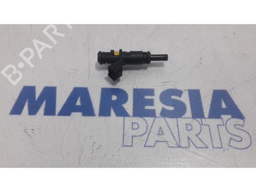 Used Injector PEUGEOT 5008 (0U_, 0E_) 1.6 16V (120 hp) 31472622