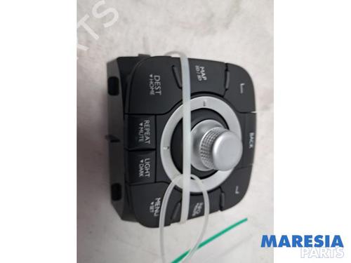 Used Display monitor Display monitor RENAULT MEGANE III Grandtour (KZ0/1) 1.5 dCi (KZ09, KZ0D, KZ1G, KZ29, KZ14, KZ1W, KZ10, KZ1F,... (110 hp) 31496015 31496015