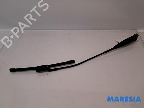 Used Front windshield wiper arm FIAT 500 (312_) 0.9 (312AXG1A, 312.AXG11) (86 hp) 31466718