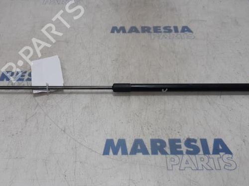 Used Tailgate lift support RENAULT MEGANE III Hatchback (BZ0/1_, B3_) 1.5 dCi (106 hp) 31422250