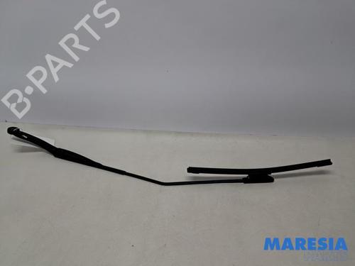 Used Front windshield wiper arm RENAULT CAPTUR I (J5_, H5_) 1.2 TCe 120 (120 hp) 31816550