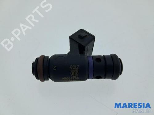 Used Injector Injector FIAT 500X (334_) 1.6 (334AXE1A) (110 hp) 33832574 33832574