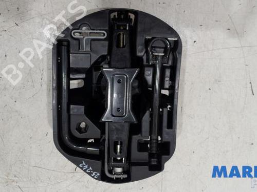 Jack Kit RENAULT MEGANE IV Hatchback (B9A/M/N_) 1.2 TCe 130 (B9MR) | BP31861129C119