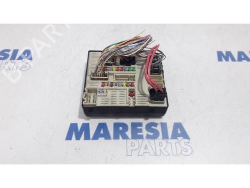 Used Fuse box RENAULT LAGUNA III Grandtour (KT0/1) 2.0 dCi (KT01, KT08, KT09, KT0K, KT12, KT1D, KT1W) (150 hp) 31522657