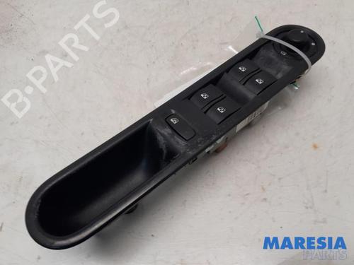 Comutador RENAULT ESPACE IV (JK0/1_) 2.0 dCi (JK01, JK02, JK1J, JK1K, JK1H) (150 hp) 31473959