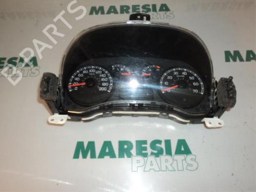 Used Instrument cluster FIAT PANDA (169_) 1.2 (169.AXB11, 169.AXB1A) (60 hp) 31484342