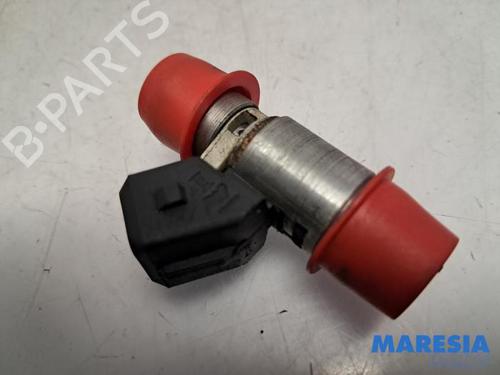 Used Injector FIAT PANDA (169_) 1.2 (169.AXB11, 169.AXB1A) (60 hp) 31500004