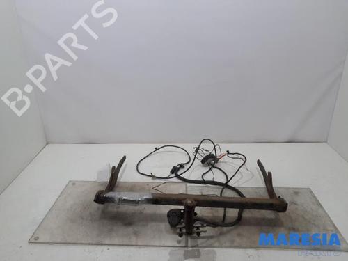 Used Tow ball/Mechanism RENAULT CLIO IV Grandtour (KH_) 0.9 TCe 90 (90 hp) 31410918