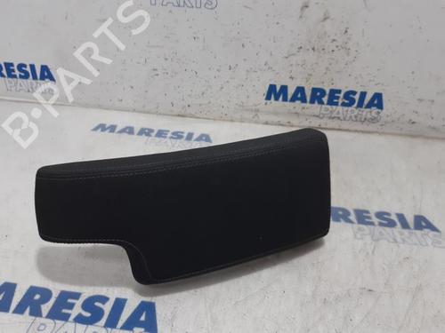 Used Armrest / Center console RENAULT MEGANE III Grandtour (KZ0/1) 1.6 16V (KZ0U, KZ1B, KZ1U) (110 hp) 31473383