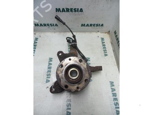 Used Left front steering knuckle RENAULT MEGANE I Coach (DA0/1_) 2.0 16V IDE (DA03, DA0P, DA14) (140 hp) 31525312