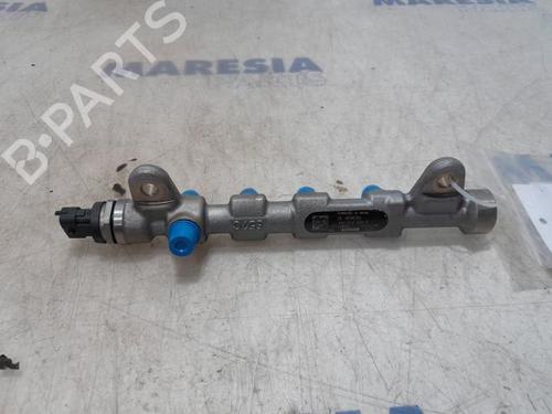 Used Injection rail FIAT DOBLO Cargo (263_) 1.6 D Multijet (263WXD1B, 263WXR1B, 263WXX1B, 263ZXD1B,... (105 hp) 31518078