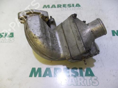 Used Injection rail PEUGEOT BOXER Bus (244, Z_) 2.8 HDi (128 hp) 31438248