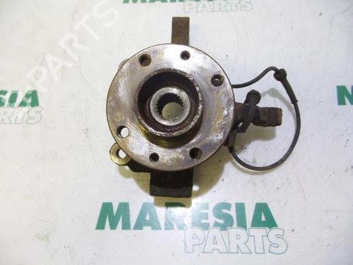 Used Left front steering knuckle RENAULT CLIO III (BR0/1, CR0/1) 1.4 16V (98 hp) 31392780