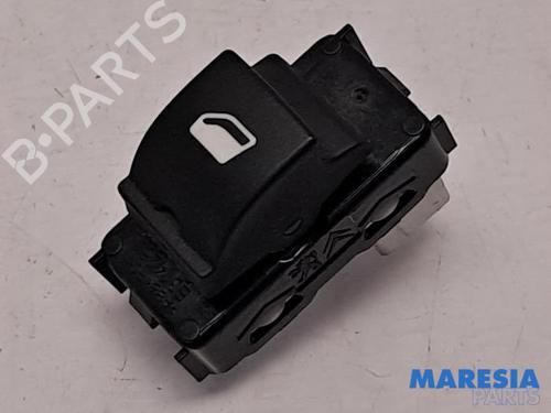 switch-opel-crossland-x-crossland-p17-p2qo-2017-31417223 main image