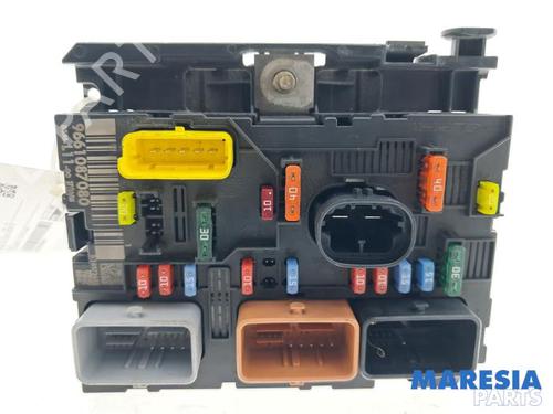 Used Fuse box Fuse box 36880035 36880035