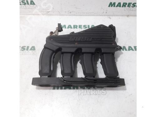 Used Injection rail FIAT MULTIPLA (186_) 1.6 100 16V (186AXA1A) (103 hp) 31529347