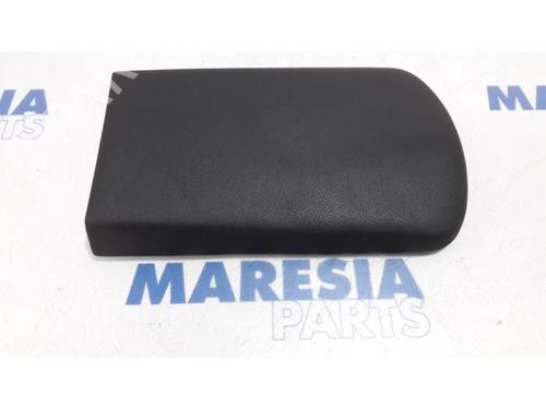 Used Armrest / Center console PEUGEOT 3008 I MPV (0U_) 1.6 VTi (120 hp) 31385758
