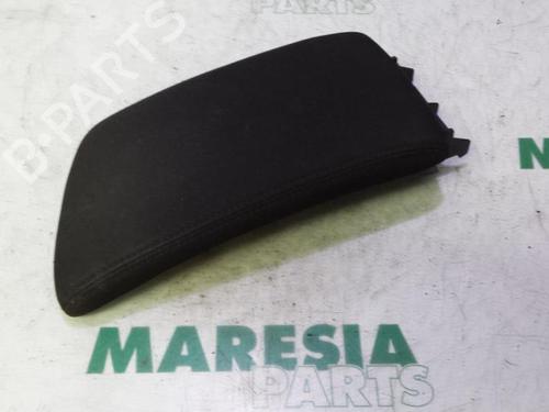 Used Armrest / Center console RENAULT LAGUNA III Grandtour (KT0/1) 1.5 dCi (KT0A, KT0R, KT02) (110 hp) 31469001