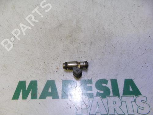 Used Injector RENAULT CLIO II (BB_, CB_) 1.4 16V (B/CB0P, BB13) (98 hp) 31528511