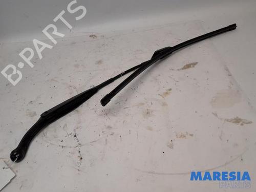Used Front windshield wiper arm FIAT PANDA (312_, 319_) 0.9 (312PXG1A) (86 hp) 31473582