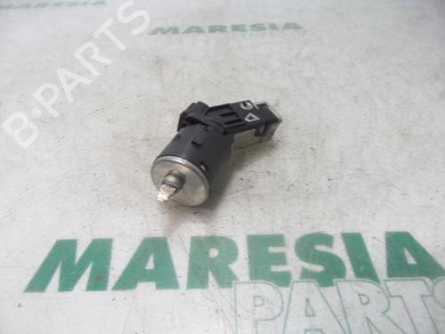 Used Ignition barrel PEUGEOT 208 I (CA_, CC_) 1.0 VTi (68 hp) 31384607