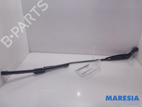 Used Front windshield wiper arm FIAT 500 (312_) 1.2 (312AXA1A) (69 hp) 31392674