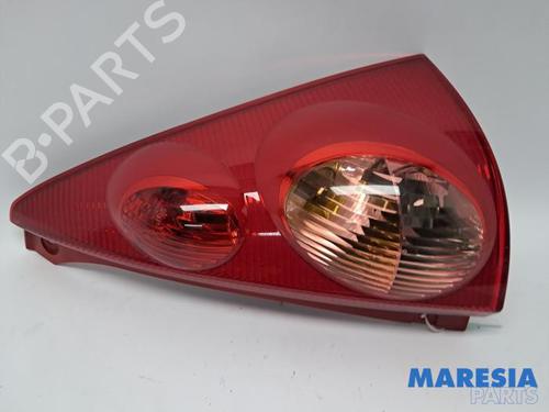 Højre baglygte PEUGEOT 107 (PM_, PN_) 1.0 (68 hp) 31516991