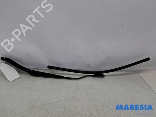 Bras d'essuie-glace avant RENAULT MEGANE IV Hatchback (B9A/M/N_) 1.2 TCe 130 (B9MR) (130 hp) 32011959