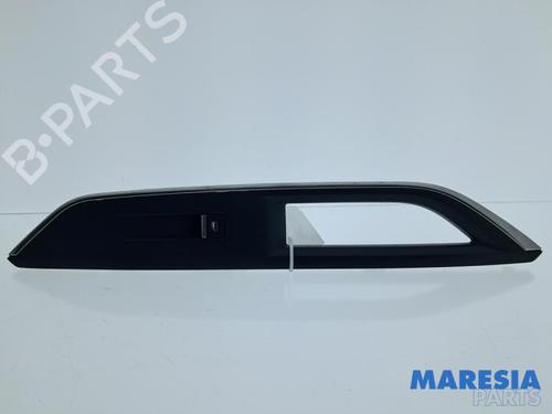 Used Switch Switch PEUGEOT 3008 II SUV (MC_, MR_, MJ_, M4_) Hybrid (224 hp) 32484750 32484750