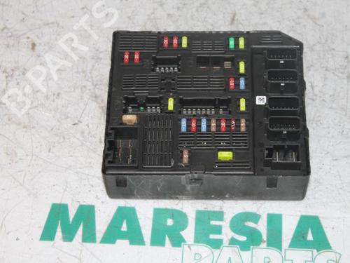 Used Fuse box RENAULT GRAND SCÉNIC III (JZ0/1_) 1.4 16V (JZ0F) (131 hp) 31472931