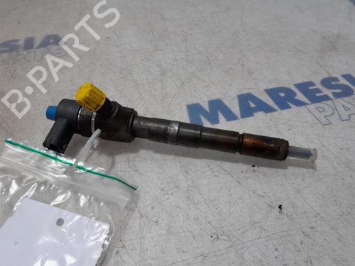 Used Injector FIAT DOBLO Cargo (263_) 1.6 D Multijet (263WXD1B, 263WXR1B, 263WXX1B, 263ZXD1B,... (105 hp) 31471705