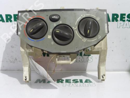 AC Styreenhet / Manøvreringsenhet OPEL VIVARO A Bus (X83) 1.9 DTI (F7, J7, A07) (101 hp) 31482567