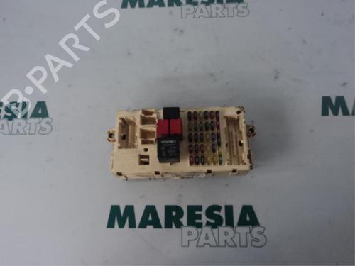 Used Fuse box ALFA ROMEO 147 (937_) 1.9 JTD (937.AXD1A, 937.BXD1A, 937.AXV1A, 937.BXB1A,... (115 hp) 31452612