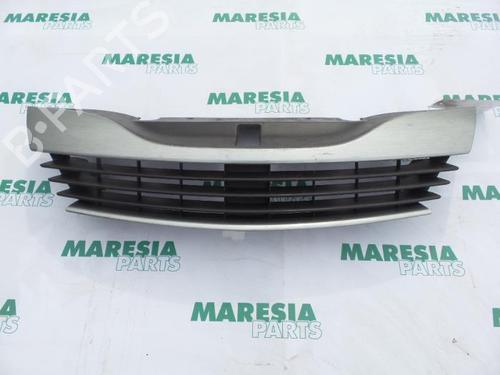 Grill RENAULT LAGUNA II (BG0/1_) 2.0 16V IDE (BG0N) (140 hp) 31502599