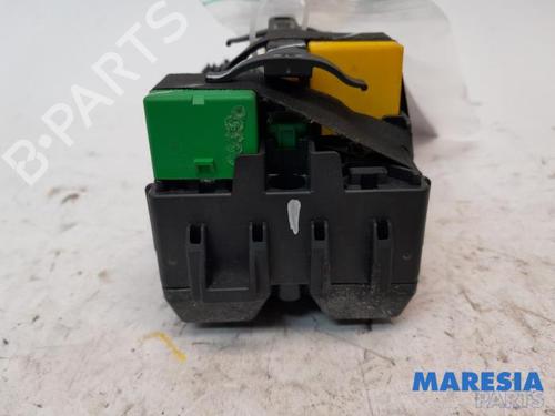 Fuse box PEUGEOT 208 I (CA_, CC_) 1.2 VTI 82 | BP31475166E1 