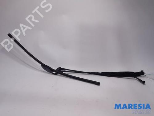 Used Front windshield wiper arm PEUGEOT 107 (PM_, PN_) 1.0 (68 hp) 31430749