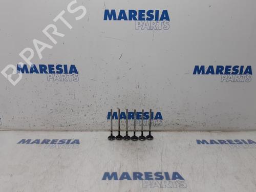 Used Cylinder head FIAT DUCATO Van (250_) 120 Multijet 2,3 D (120 hp) 31453225