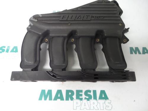 Used Injection rail FIAT STILO (192_) 1.6 16V (192_XB1A) (103 hp) 31517223