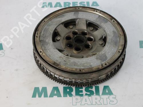 flywheel-renault-megane-ii-coupe-cabriolet-em01_-2003-2004-2005-2006-2007-2008-2009-2010-31494285 main image