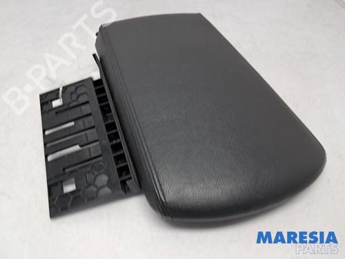 Used Armrest / Center console PEUGEOT 3008 I MPV (0U_) 1.6 THP (156 hp) 31505064