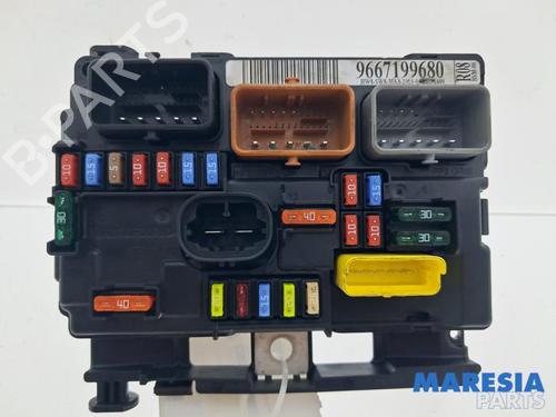 Used Fuse box Fuse box 38439085 38439085