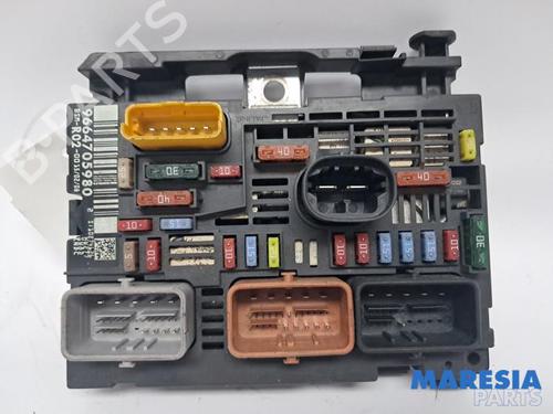 Used Fuse box Fuse box 37875773 37875773