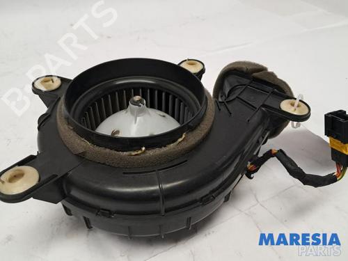 Used Heater blower motor Heater blower motor PEUGEOT 3008 I MPV (0U_) 2.0 HDi Hybrid4 (0URHCA) (200 hp) 39932644 39932644