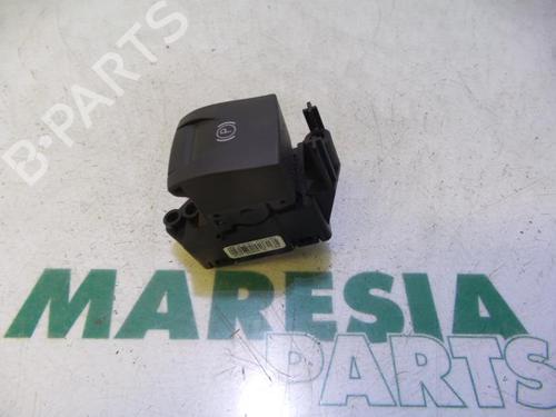 Used Switch RENAULT MEGANE III Grandtour (KZ0/1) 1.5 dCi (KZ09, KZ0D, KZ1G, KZ29, KZ14, KZ1W, KZ10, KZ1F,... (110 hp) 31477401